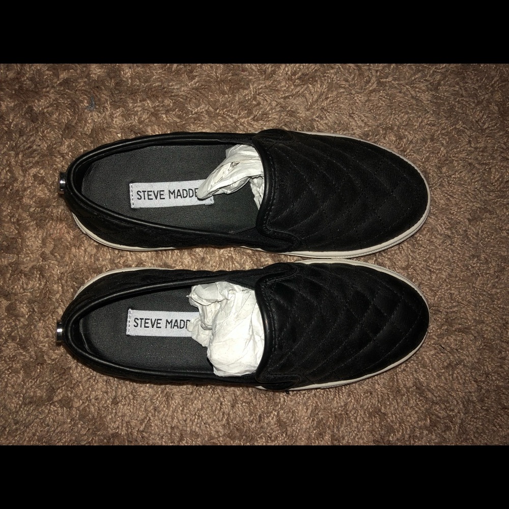 Steve Madden black size 5 women’s slip on